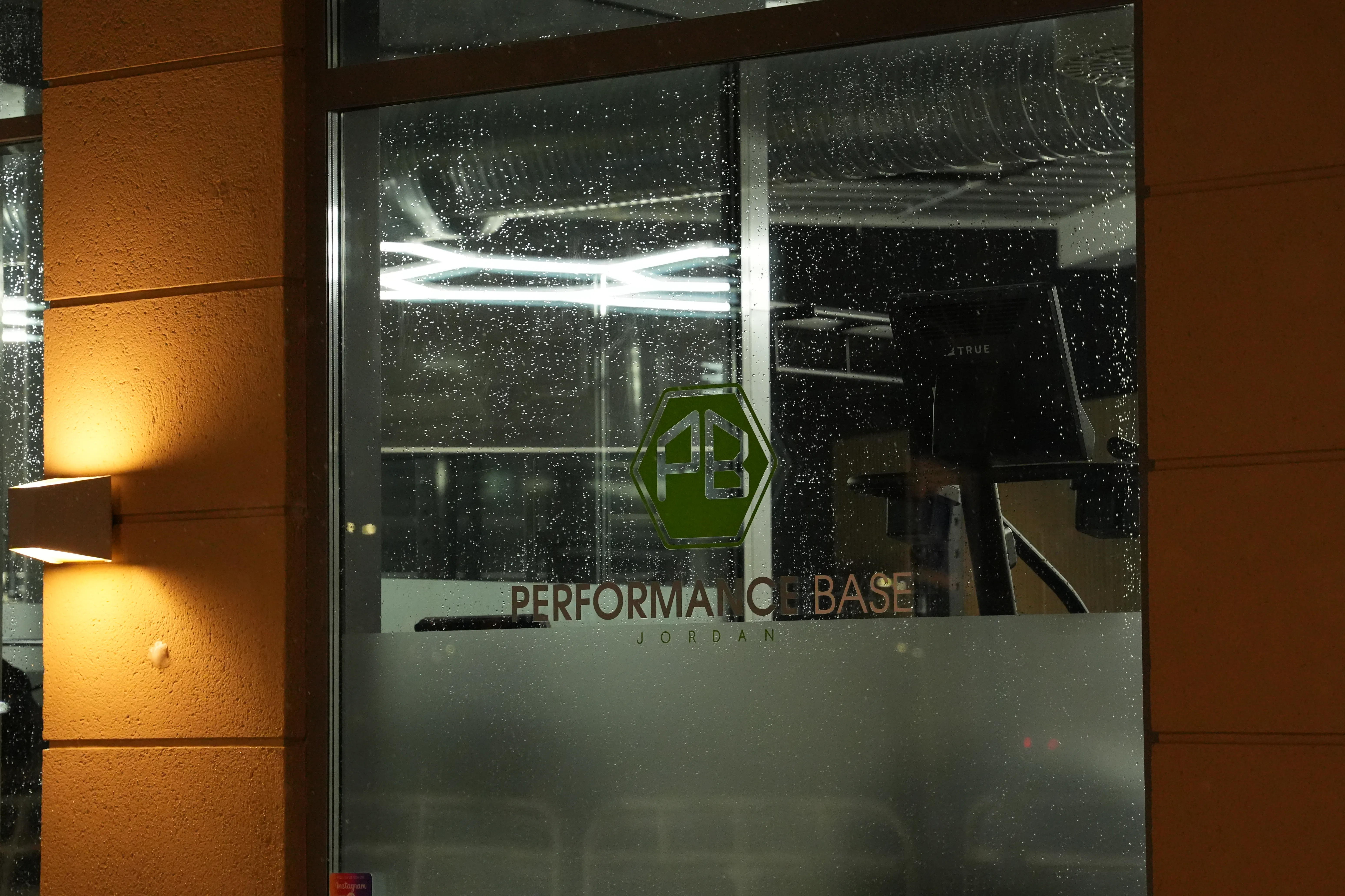 Performance Base Outside